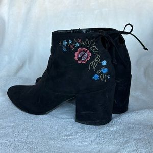 Unisa Pointed Toe Embroidered Black Heeled Boot Size 10